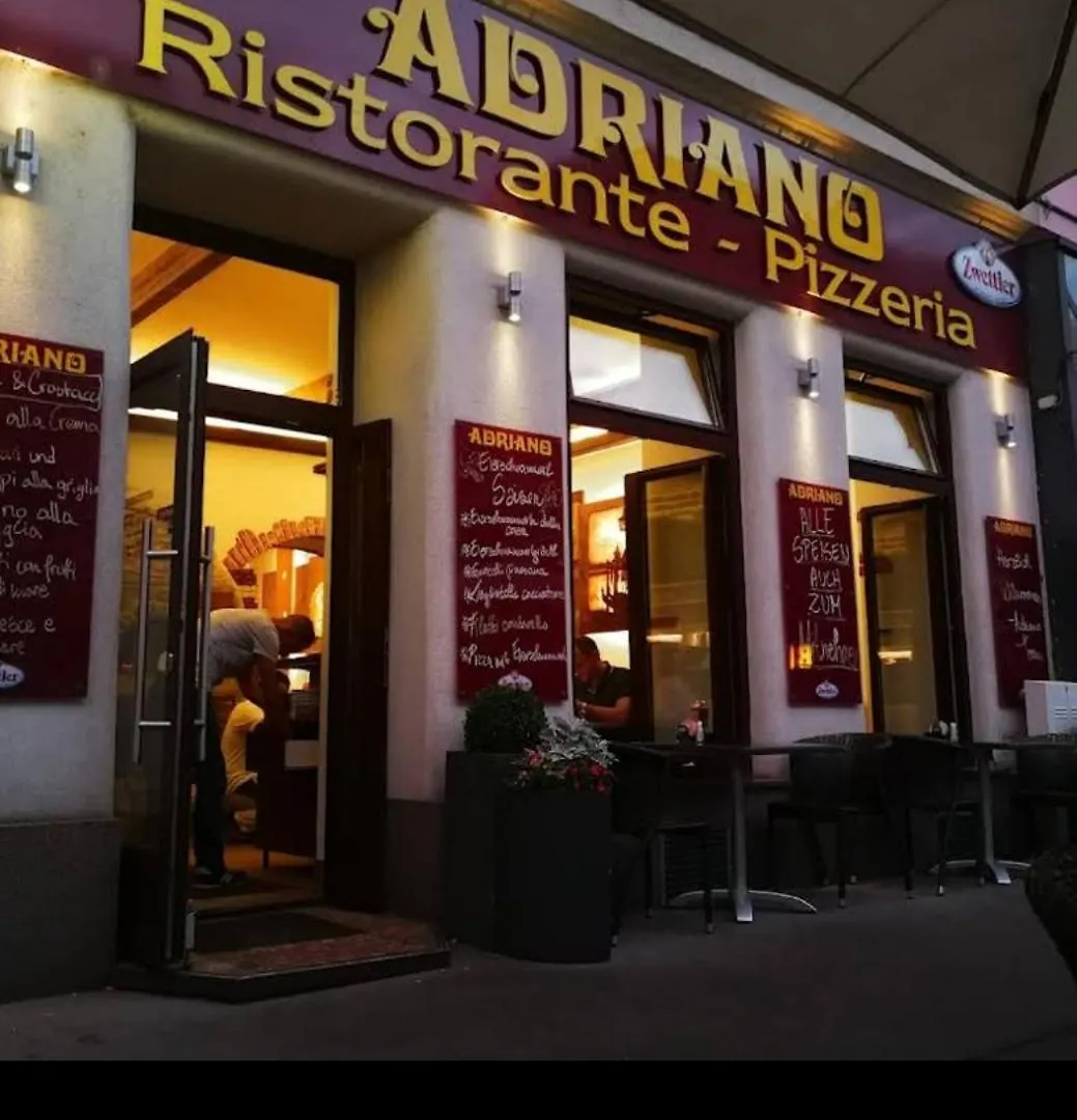 Schoene Altbauwohnung Wien Zentrum Brigittenauer Laende 32 0*, Vienna Austria